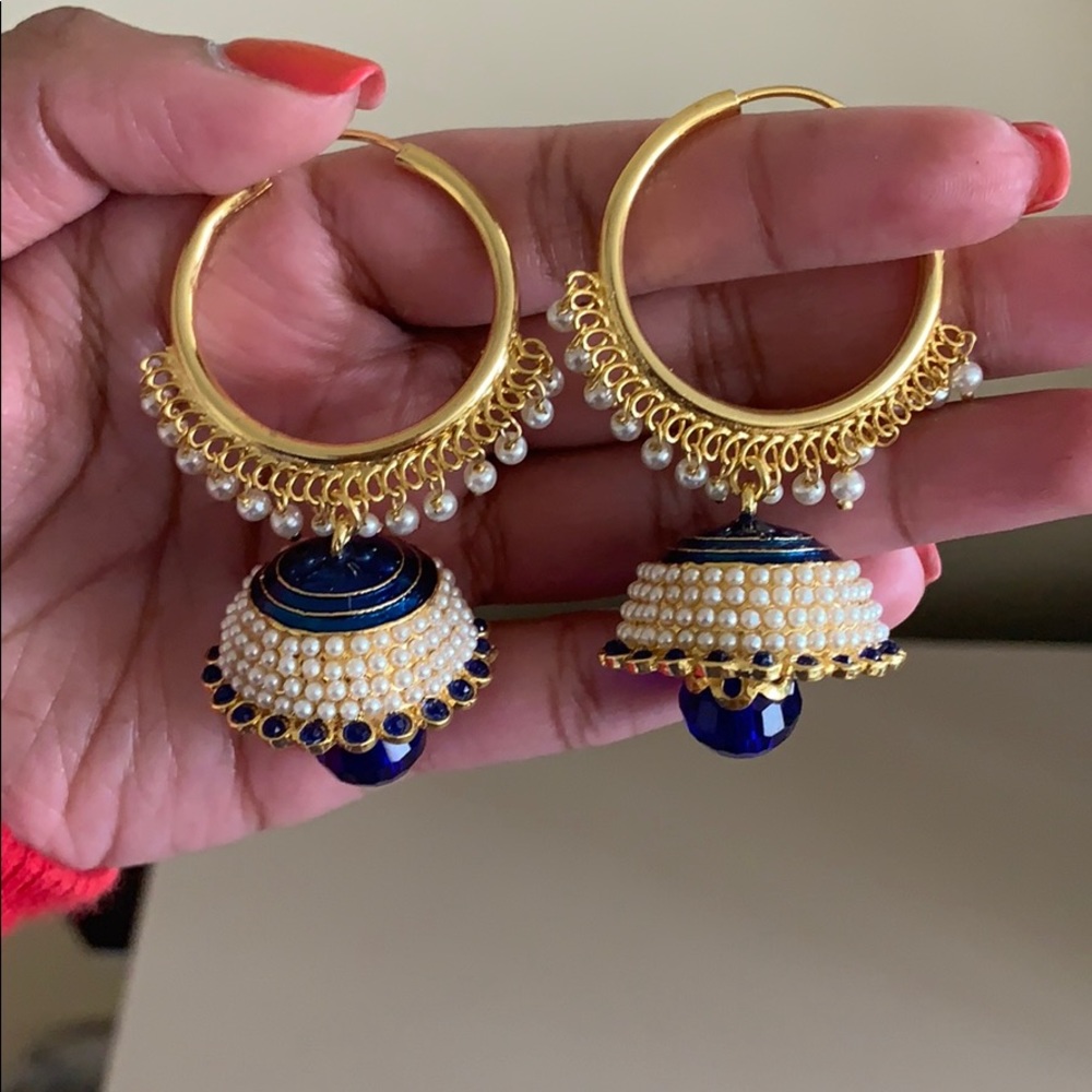 Hoop pearl dangling earrings